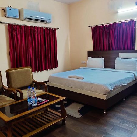 Chetan Inn Hotel Bhubaneswar Zewnętrze zdjęcie