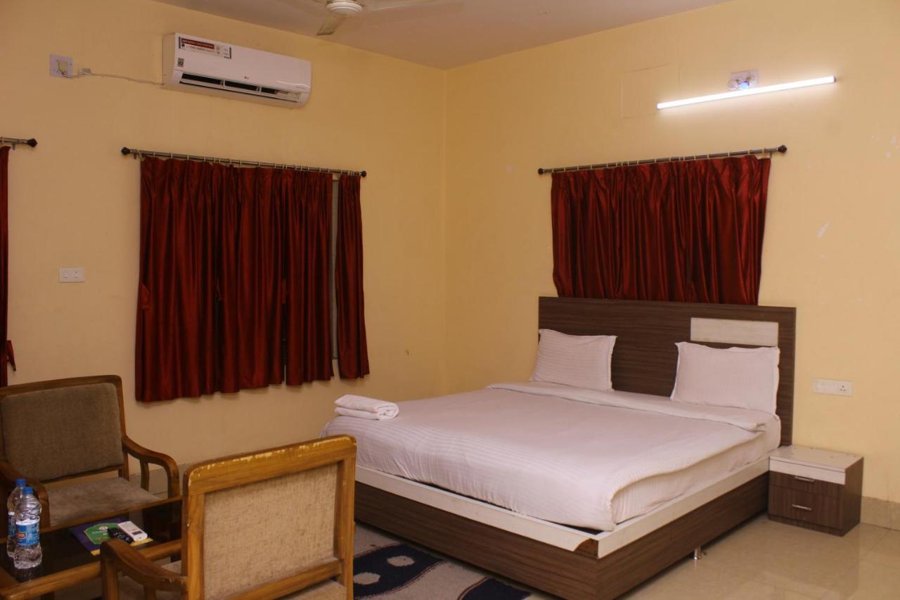 Chetan Inn Hotel Bhubaneswar Zewnętrze zdjęcie